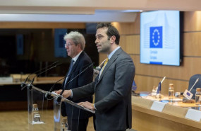 ep el ministro de economia comercio y empresa carlos cuerpo d y el comisario europeo de economia