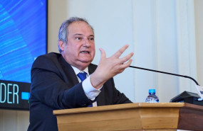 ep el ministro de industria y turismo jordi hereu clausura el xlii seminario de apie en el palacio