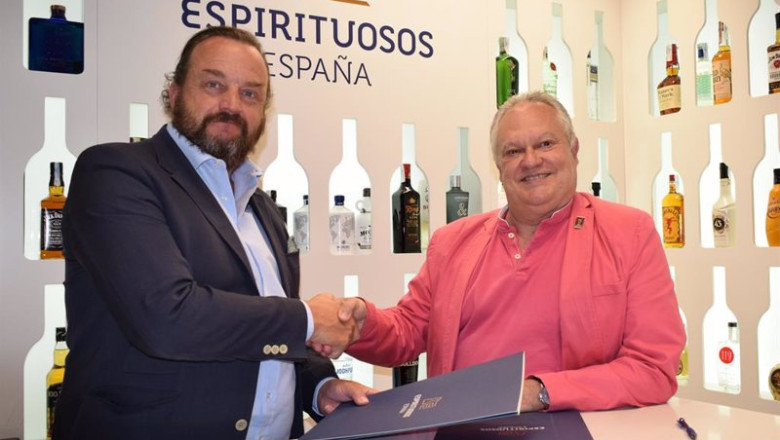 El presidente de AEPEV, José Luis Murcia, y el director ejecutivo de Espirituosos España, Bosco Torremocha, firman acuerdo de colaboración | ESPIRITUOSOS DE ESPAÑA ep el presidente de aepev jose luis murcia y el director ejecutivo de espirituosos espana bosco