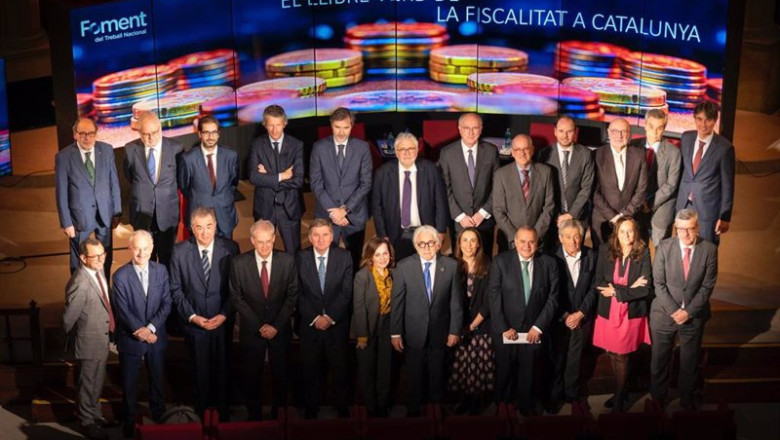 ep el presidente de foment del treball josep sanchez llibre junto al grupo de expertos que han ep el presidente de foment del treball josep sanchez llibre junto al grupo de expertos que han