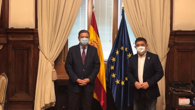 ep el presidente de la diputacion francisco reyes con el ministro de agricultura luis planas