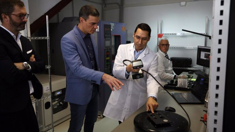 ep el presidente del gobierno de espana pedro sanchez durante la visita la sede de clue technologies ep el presidente del gobierno de espana pedro sanchez durante la visita la sede de clue technologies
