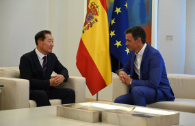 ep el presidente del gobierno pedro sanchez durante su reunion con el consejero delegado de samsung