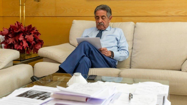 ep el presidente revilla en su despacho de la sede del gobierno de cantabria ep el presidente revilla en su despacho de la sede del gobierno de cantabria