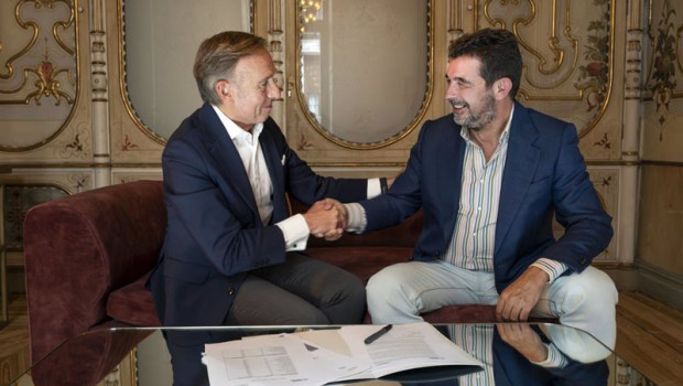 ep firma del acuerdo entre la alianza hotelera y leroy merlin