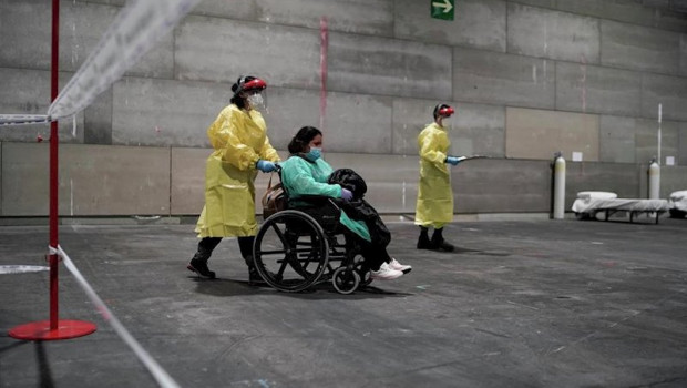 ep imagen de los primeros pacientes con coronavirus derivados al hospital provisional instalado en