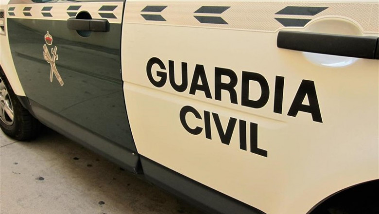Imagen de recurso de un coche de la Guardia Civil con el escudo | EUROPA PRESS - Archivo ep imagenrecursoun cochela guardia civilescudo