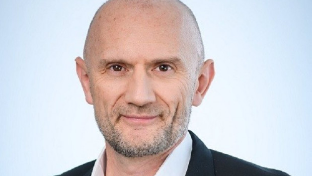 ep jean paul michel nuevo vicepresidente ejecutivo de la division de interiores de faurecia