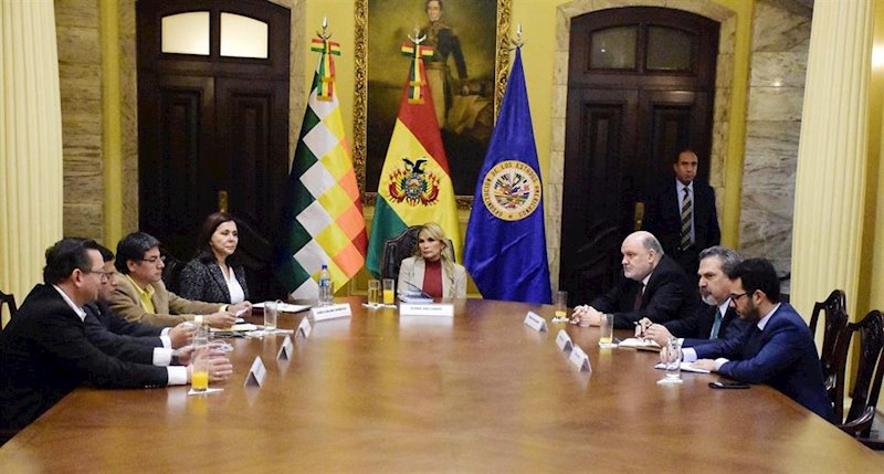 ep jeanine anez presidenta interina de bolivia en una reunion con representantes de la oea