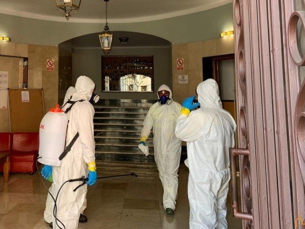 La UME instruye en la residencia universitaria de la Diputación al personal del GEACAM en desinfección de interiores | DIPU CIUDAD REAL ep la ume instruye en la residencia universitaria de la diputacion al personal del geacam en