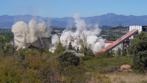 ep las caracteristicas torres de la central termica de compostilla ii en el momento de ser