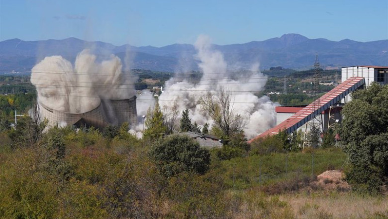 ep las caracteristicas torres de la central termica de compostilla ii en el momento de ser