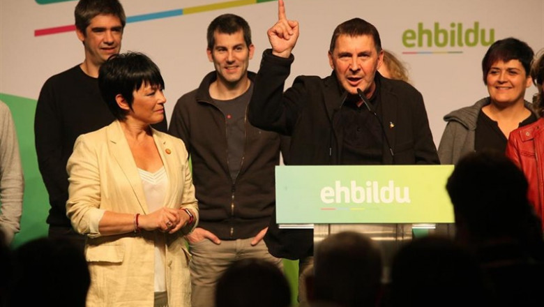 El líder de EH Bildu, Arnaldo Otegi (4i), comparece en ruedade prensa para comentar los resultados electorales. | Nagore Iraola - Europa Press ep lidereh bildu arnaldo otegi 4i compareceruedade prensacomentarresultados electorales