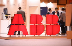 ep logo de abb en el stand de la empresa en la feria cired 2019