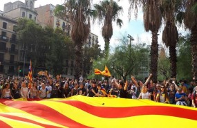 ep manifestacion multitudinariaplaza universitatla violencia 1-o