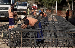 ep operarios de la construccion trabajando en las obras del metro de malaga