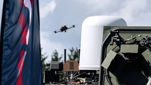 ep santa barbara sistemas demuestra en letonia su concepto antidrones integrado en el vehiculo de
