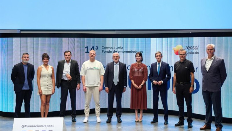 ep startups seleccionadas junto a antonio brufau presidente de repsol y luis cabra director general