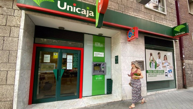 ep una persona pasa por delante de una oficina de unicaja a 18 de julio de 2022 en madrid espana ep una persona pasa por delante de una oficina de unicaja a 18 de julio de 2022 en madrid espana