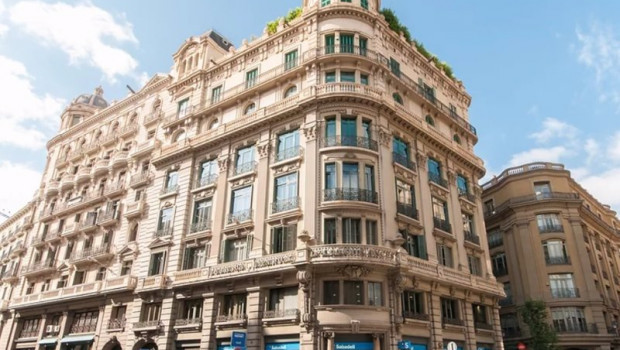 ep uno de los edificios en los que se encuentra un local de tander