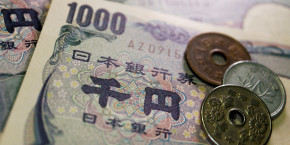 photo d illustration des pieces de monnaie et des billets en yens japonais 20220922084517 