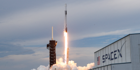 un lancement de fusee spacex 