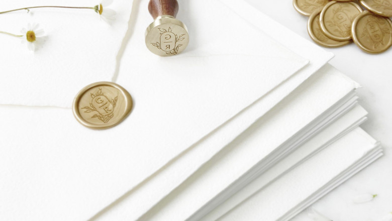 1614343439 sello lacre laurel iniciales 03 min