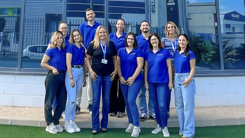 algunos comerciales de avanza fibra junto con ana martn en una visita a sus oficinas centrales 20231004153501 