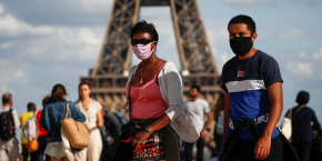 coronavirus-des-gens-portent-un-masque-square-du-trocadero-pres-de-la-tour-eiffel-alors-que-paris-prevoit-de-rendre-obligatoire-le-port-du-masque-a-l-exterieur-dans-certaines-zones-particulierement-frequentees coronavirus-des-gens-portent-un-masque-square-du-trocadero-pres-de-la-tour-eiffel-alors-que-paris-prevoit-de-rendre-obligatoire-le-port-du-masque-a-l-exterieur-dans-certaines-zones-particulierement-frequentees