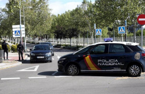 ep agentes de la policia nacional realizan un control en la entrada de la localidad madrilena de