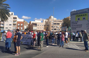 ep agricultores se manifiestan en la entrada al puerto de almeria contra el incumplimiento de los