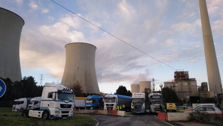 Archivo - Camiones bloquenado el acceso a la central térmica de Endesa en As Pontes en una imagen de archivo | CEDIDA (TRABAJADORES) - Archivo ep archivo - camiones bloquenado el acceso a la central termica de endesa en as pontes en una imagen