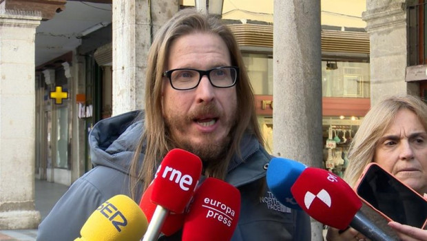 ep archivo   el secretario de organizacion y portavoz de podemos pablo fernandez atiende a los