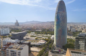ep archivo   imagen de la torre de glries de barcelona con la sagrada familia de fondo
