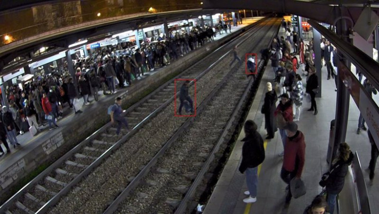 ep archivo imagenes de los sistemas inteligentes de videovigilancia en una estacion de cercanias ep archivo imagenes de los sistemas inteligentes de videovigilancia en una estacion de cercanias