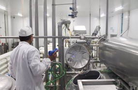 ep archivo   un operario trabajando en una fabrica 20240418094205