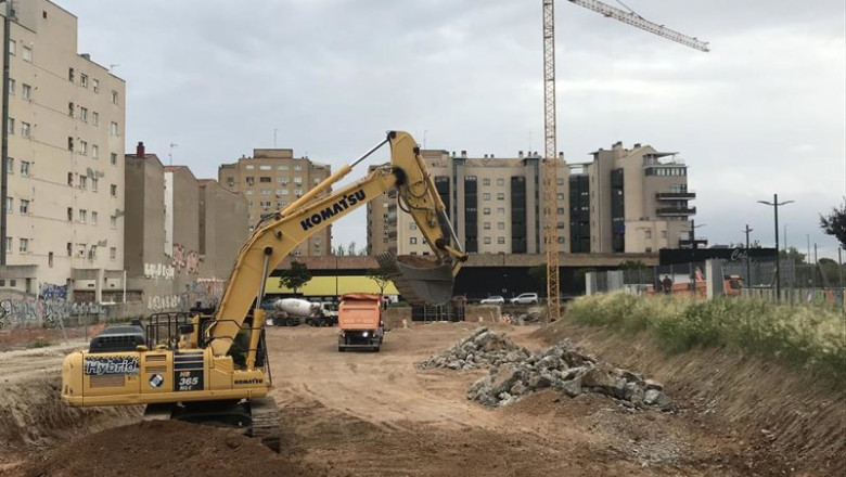 ep archivo   una grua construccion obras viviendas