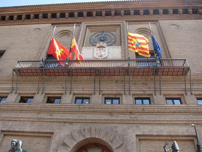 Banderas a media asta en el Ayuntamiento de Zaragoza | EUROPA PRESS ep banderasmedia astaayuntamientozaragoza