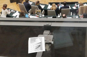 ep cuartillas al grito ni una menos en el pleno de cibeles