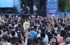 ep decenas de personas asisten a la gala musical de clausura del orgullo lgtbi 2022