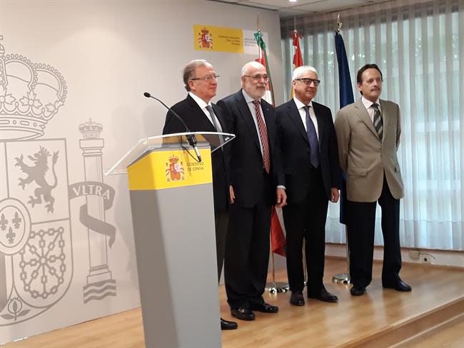 El delegado del Gobierno en el País Vasco, Jesús Loza con lso nuevos subdelegado | EUROPA PRESS ep delegadogobiernopais vasco jesus lozalso nuevos subdelegado