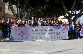 ep el alcalde de granadilla jose domingo regalado en los actos de repulsa por el asesinato cometido