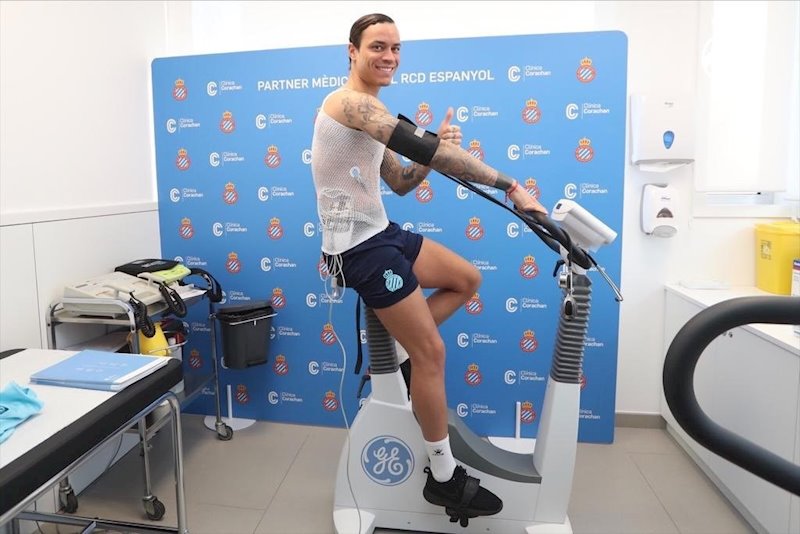 ep el nuevo jugador del rcd espanyol raul de tomas en el reconocimiento medico