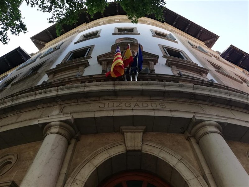 ep fachada de la entrada principal a los juzgados de avenida alemania