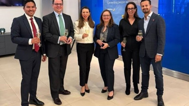 ep iberia celebra 80 anos de la ruta madrid londres que opera actualmente con 20 vuelos diarios