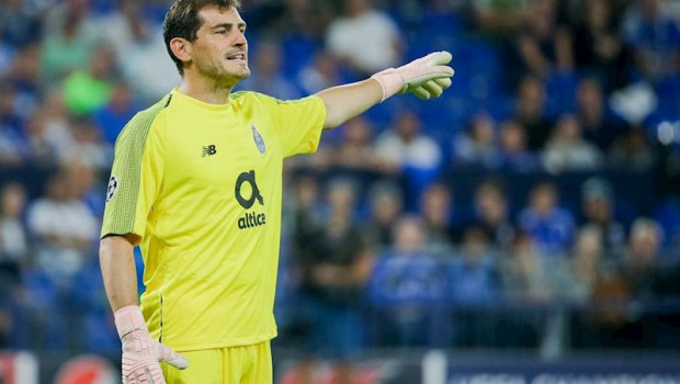 ep iker casillas jugando con el oporto