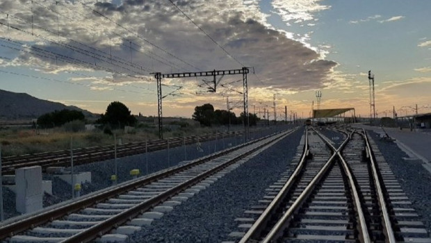ep imagen de un desvio en una linea de alta velocidad