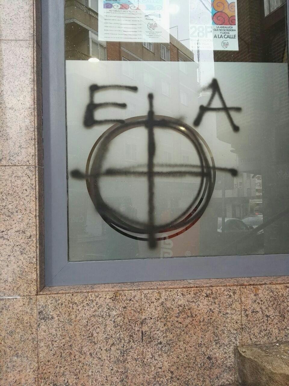 Imagen de la pintada en la sede de Podemos Jaén | PODEMOS JAÉN ep imagenla pintadala sedepodemos jaen