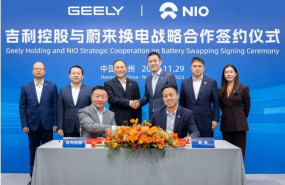 ep jack liu director ejecutivo de yiyi power de geely holding y fei shen vicepresidente senior de