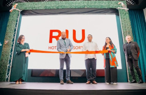 ep joan trian riu consejero directivo de riu hotels realizo el corte de liston de reinauguracion del